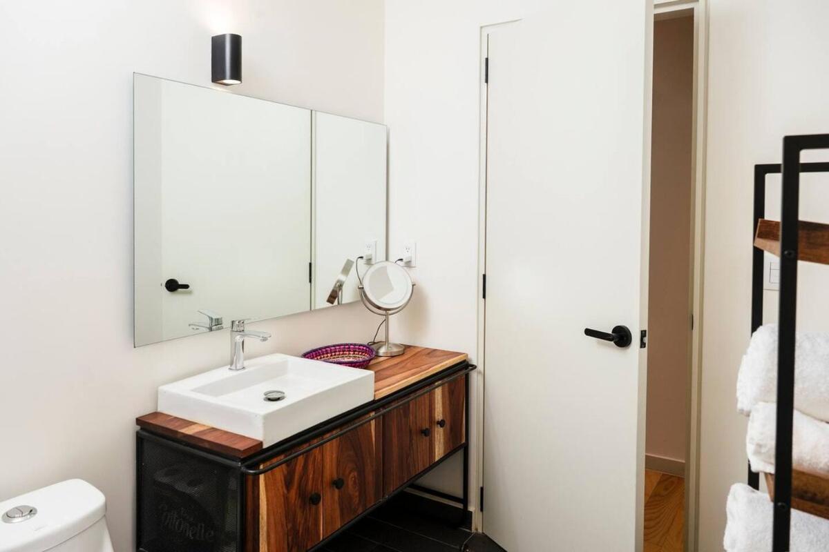 Mexican Downtown Retreat! Apartment *